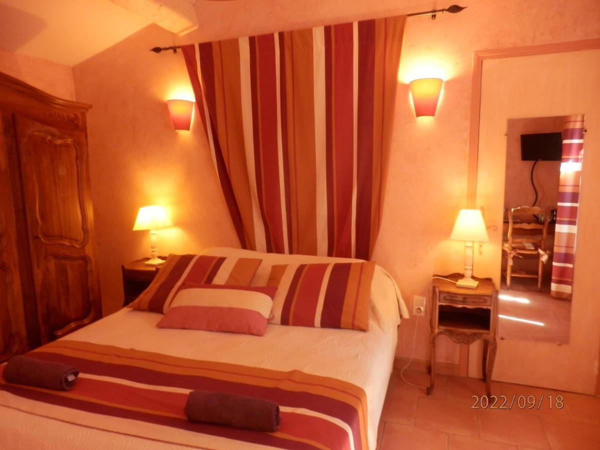 Mas Les Vieux Chenes Bed and Breakfast Lambesc Exteriör bild