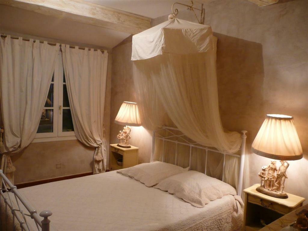 Mas Les Vieux Chenes Bed and Breakfast Lambesc Exteriör bild